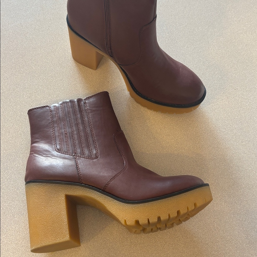 NWT Cognac Brown Retro Platform Chelsea Boots Rubber Sole - Picture 4 of 6
